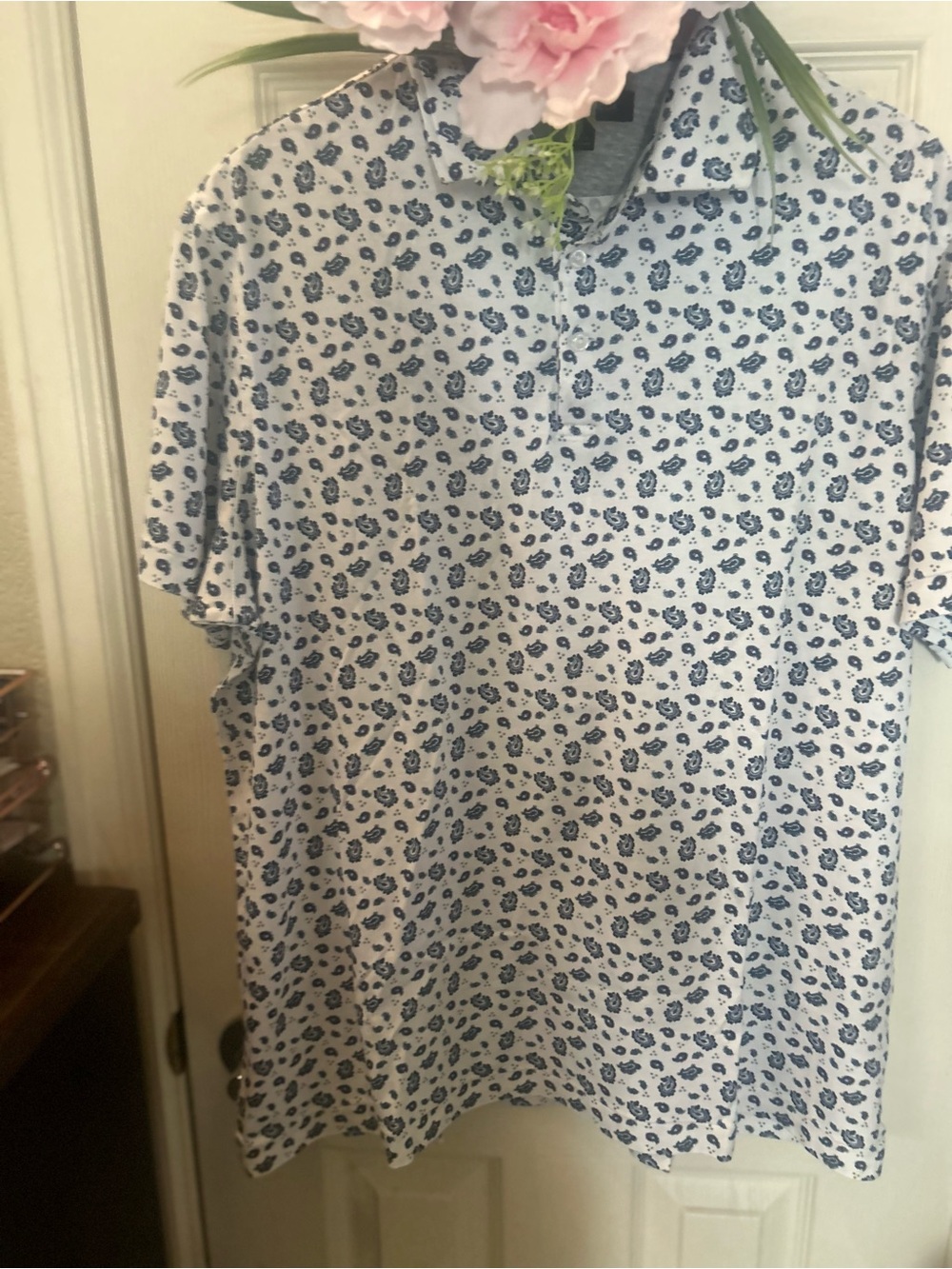 Daniel Cremieux White Polo with Navy/W blue graphic Print. Size XL.